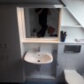 Einbau-Badschrank in weiß beschichteter Platte mit Licht und Spiegel 2-Badschrank