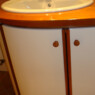 Badschrank in Kirschbaum/Weißlack - formverleimter Korpus