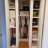 Begehbarer Einbauschrank in Weißlack als Nischenlösung, oben mit zwei 75 cm tiefen Schubkästen Begehbarer Einbauschrank 3